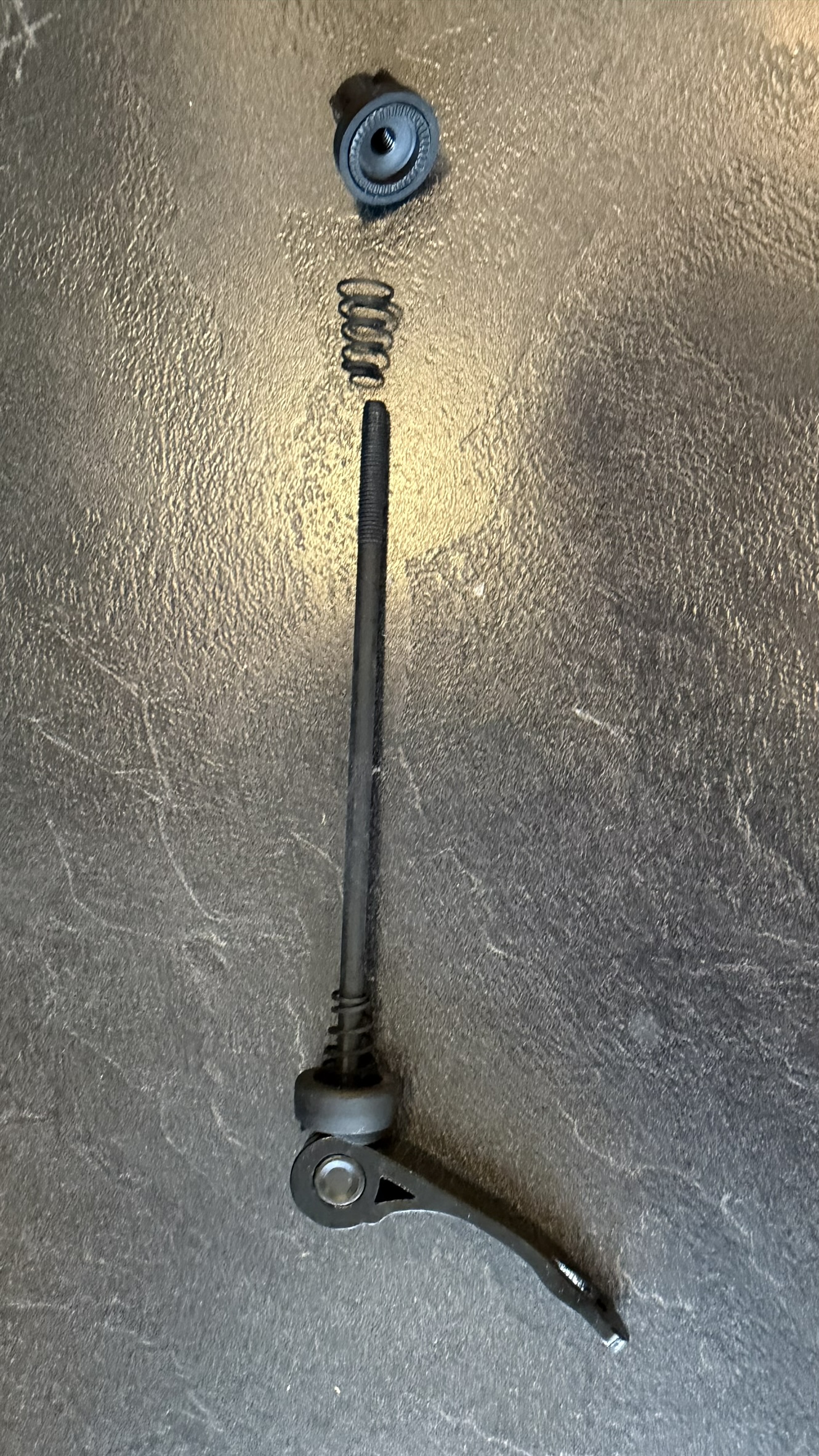 Montering af aksel med quick release på forhjulet