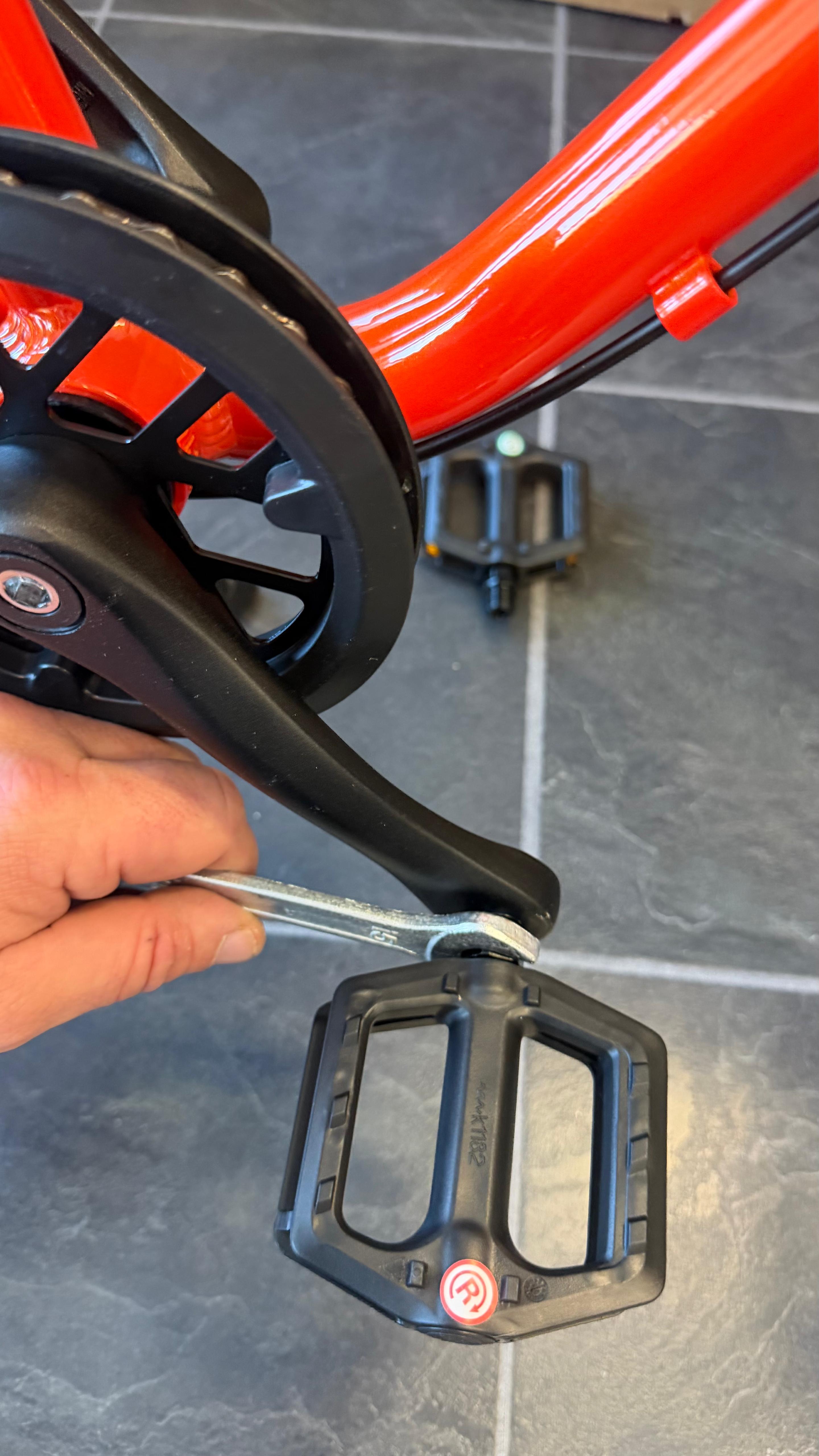 Montering af pedalerne