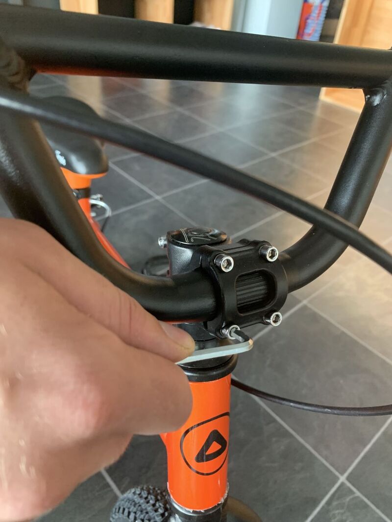 Mounting the handlebars